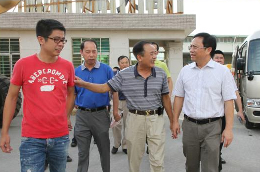 晉江市委書記陳榮法蒞臨我司參觀指導